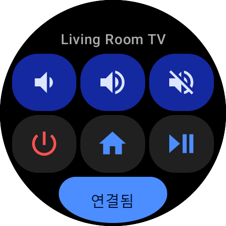 Samsung TV용 Wear OS 빠른 작업 타일 — Living Room TV, 음량·음소거·전원·홈·재생/일시정지 버튼 6개, ‘연결됨’ 상태 버튼